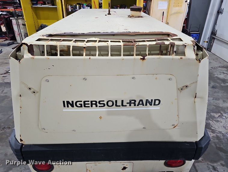 image for item IO9856 1998 Ingersoll Rand P100WD air compressor