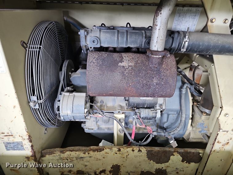 image for item IO9856 1998 Ingersoll Rand P100WD air compressor