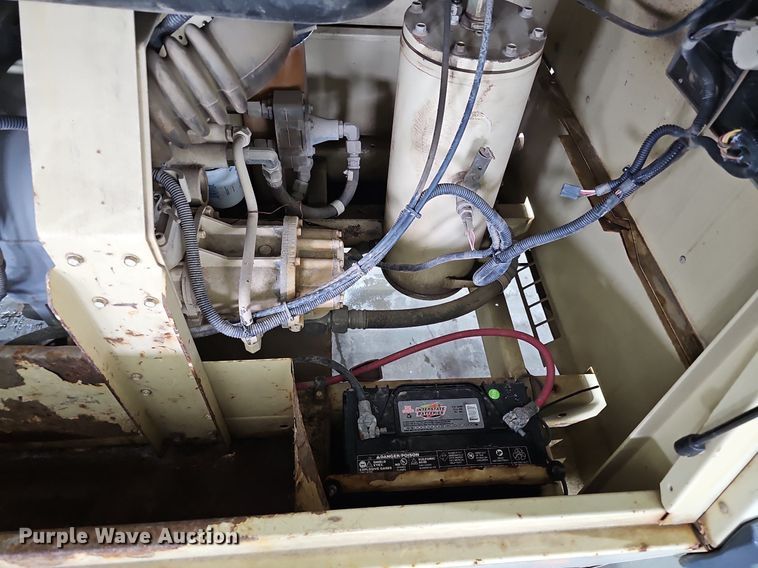 image for item IO9856 1998 Ingersoll Rand P100WD air compressor