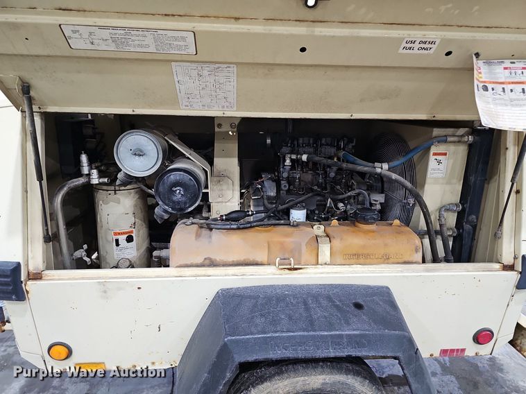 image for item IO9856 1998 Ingersoll Rand P100WD air compressor