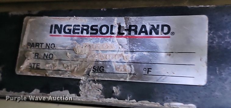 image for item IO9856 1998 Ingersoll Rand P100WD air compressor