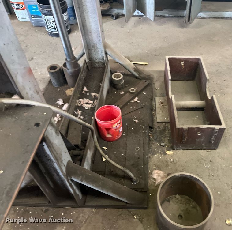 image for item JT9112 Carolina press