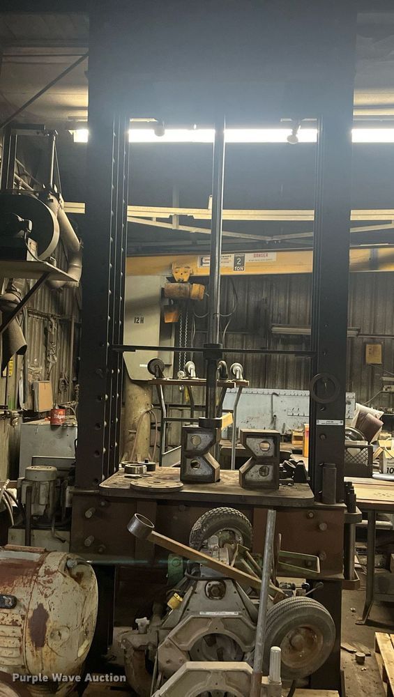 image for item JT9126 Hydraulic press