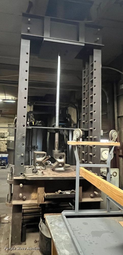 image for item JT9126 Hydraulic press