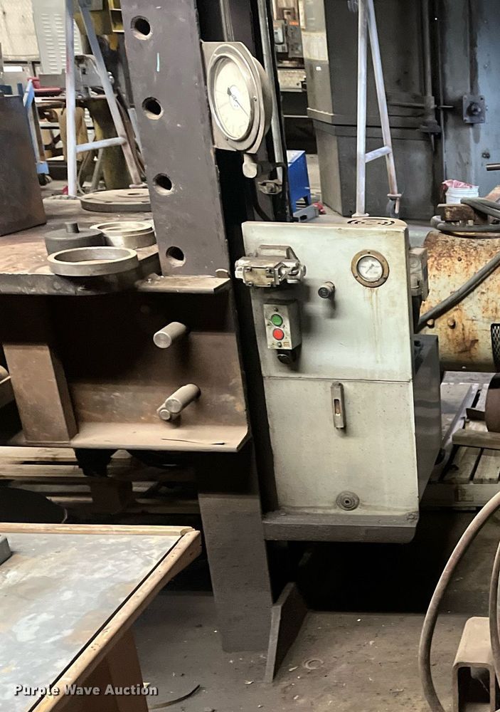 image for item JT9126 Hydraulic press