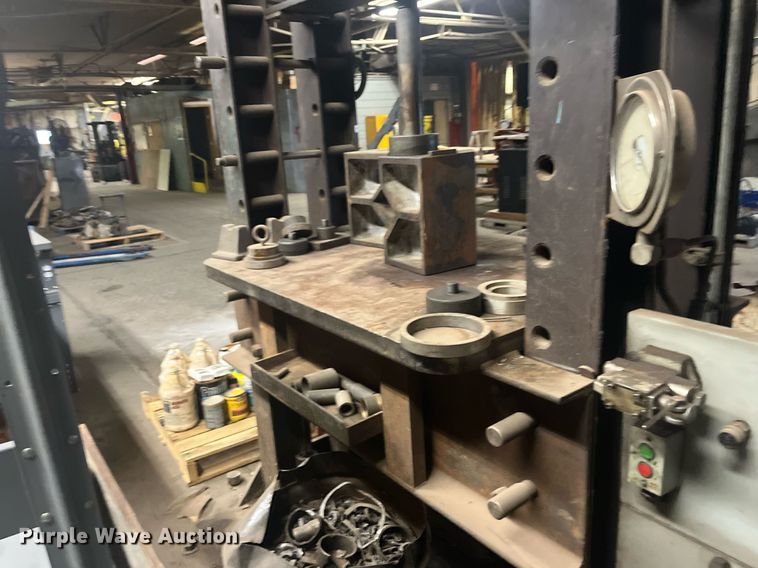 image for item JT9126 Hydraulic press