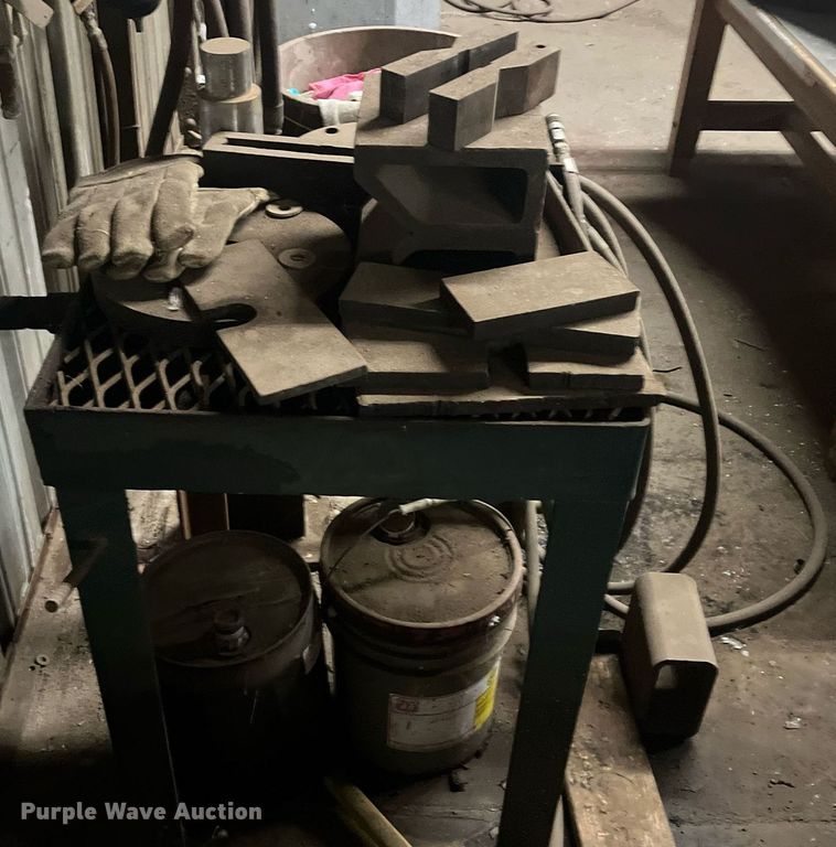 image for item JT9126 Hydraulic press