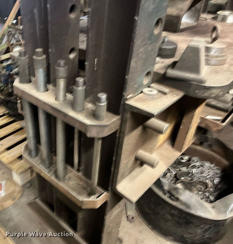 image for item JT9126 Hydraulic press