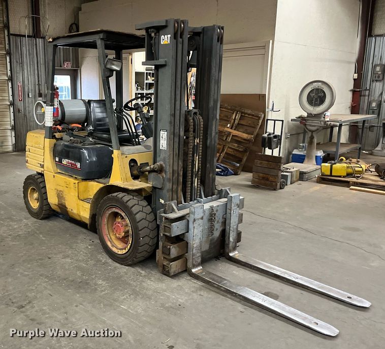 image for item JT9155 Caterpillar  60 forklift