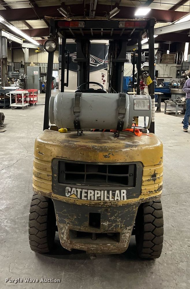 image for item JT9155 Caterpillar  60 forklift