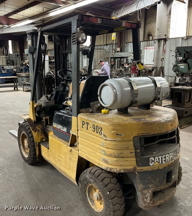 image for item JT9155 Caterpillar  60 forklift