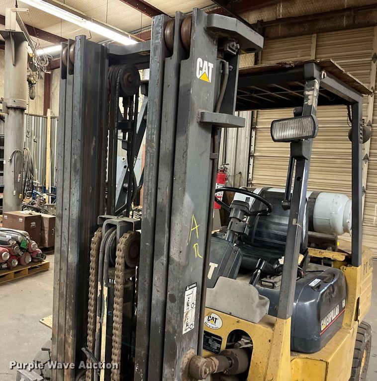 image for item JT9155 Caterpillar  60 forklift
