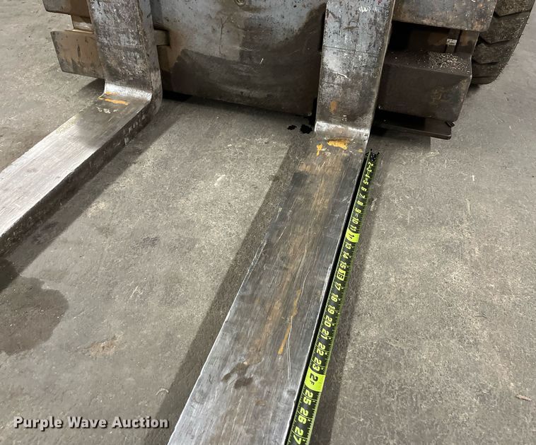 image for item JT9155 Caterpillar  60 forklift