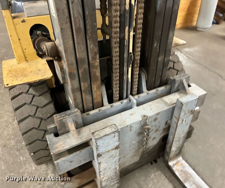 image for item JT9155 Caterpillar  60 forklift