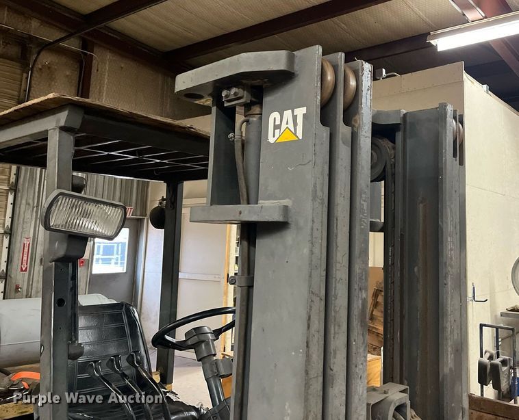 image for item JT9155 Caterpillar  60 forklift