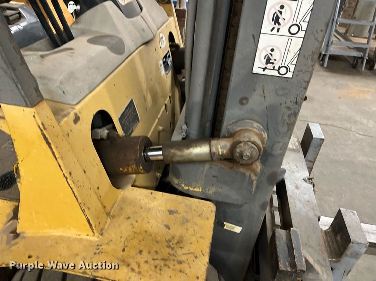 image for item JT9155 Caterpillar  60 forklift