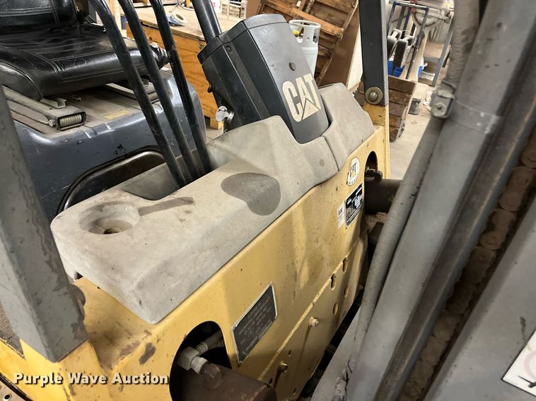 image for item JT9155 Caterpillar  60 forklift