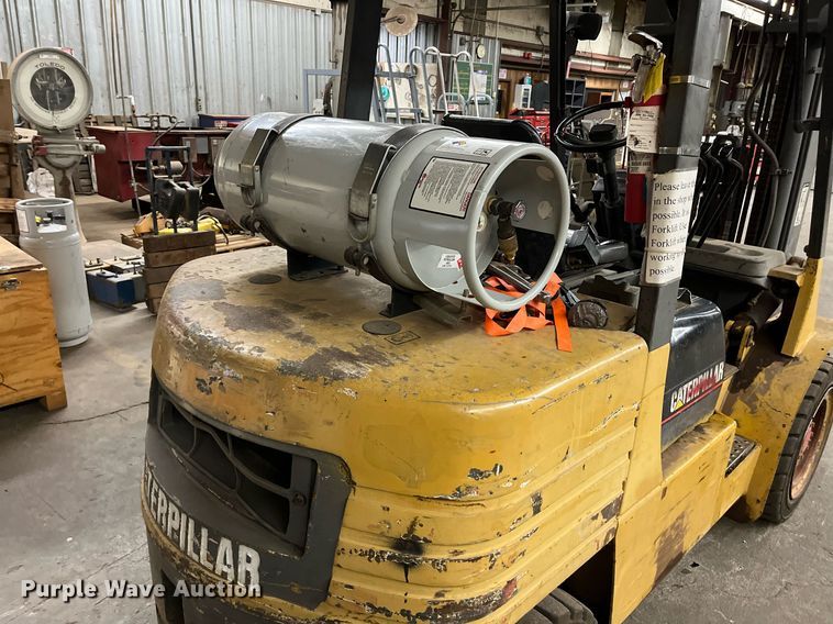 image for item JT9155 Caterpillar  60 forklift