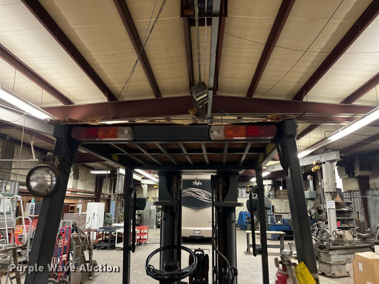 image for item JT9155 Caterpillar  60 forklift