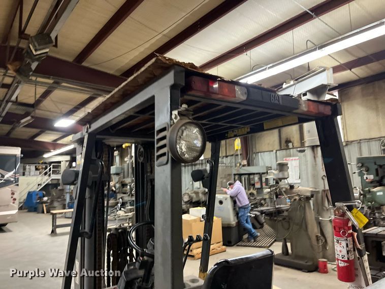 image for item JT9155 Caterpillar  60 forklift