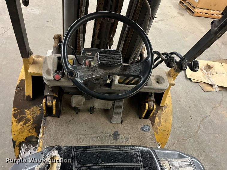 image for item JT9155 Caterpillar  60 forklift