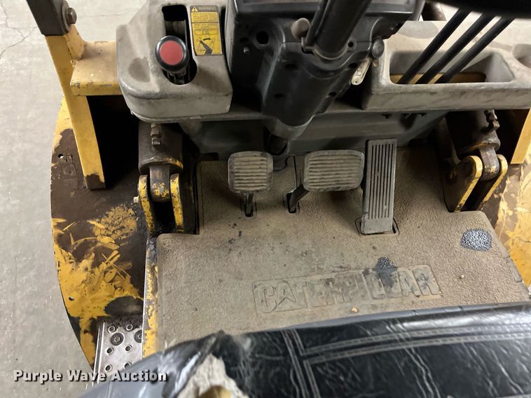 image for item JT9155 Caterpillar  60 forklift