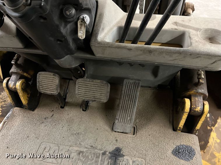 image for item JT9155 Caterpillar  60 forklift