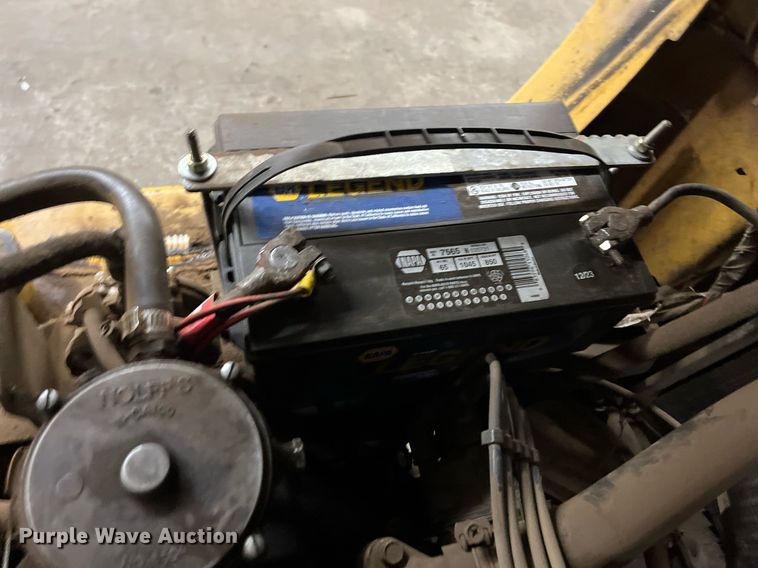 image for item JT9155 Caterpillar  60 forklift