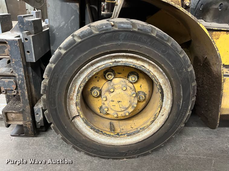 image for item JT9155 Caterpillar  60 forklift