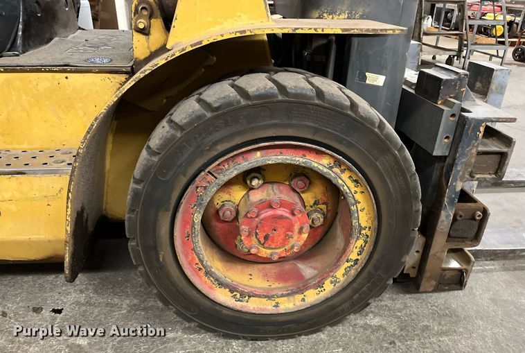 image for item JT9155 Caterpillar  60 forklift