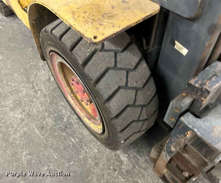 image for item JT9155 Caterpillar  60 forklift