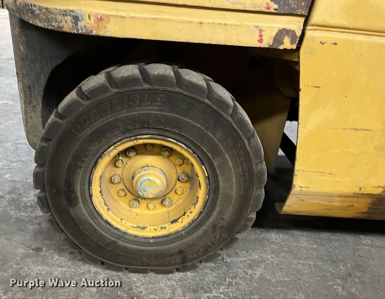 image for item JT9155 Caterpillar  60 forklift