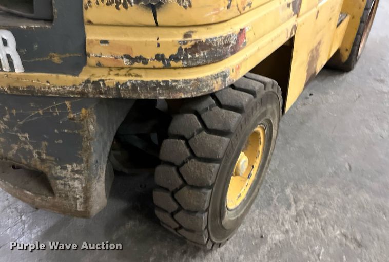 image for item JT9155 Caterpillar  60 forklift