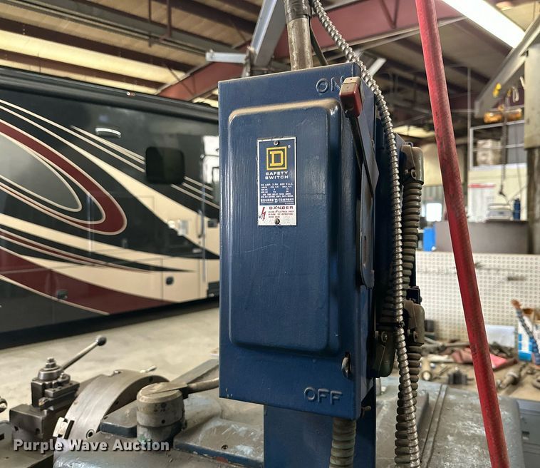 image for item JT9158 Ta Shing 2180 lathe