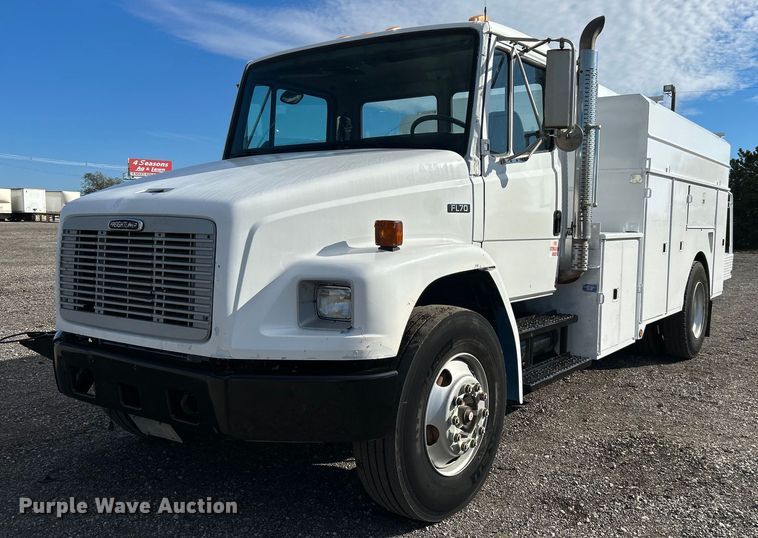image for item KH9578 2000 Freightliner  FL70 utility / service truck