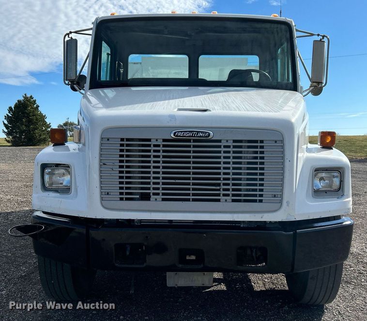 image for item KH9578 2000 Freightliner  FL70 utility / service truck