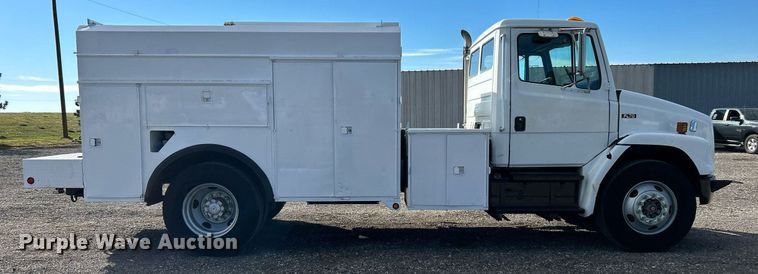image for item KH9578 2000 Freightliner  FL70 utility / service truck