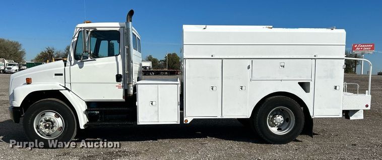 image for item KH9578 2000 Freightliner  FL70 utility / service truck