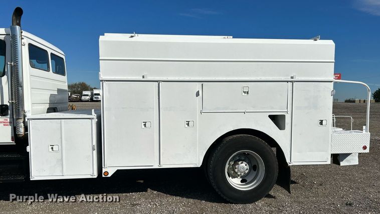 image for item KH9578 2000 Freightliner  FL70 utility / service truck