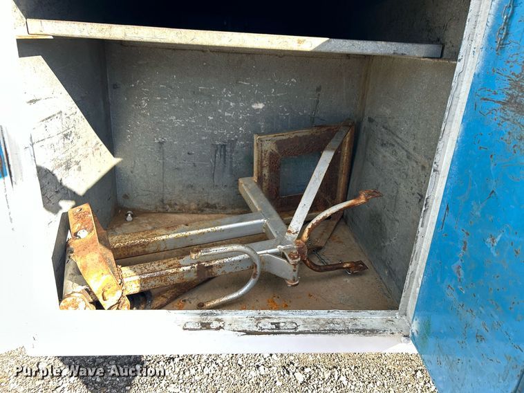 image for item KH9578 2000 Freightliner  FL70 utility / service truck