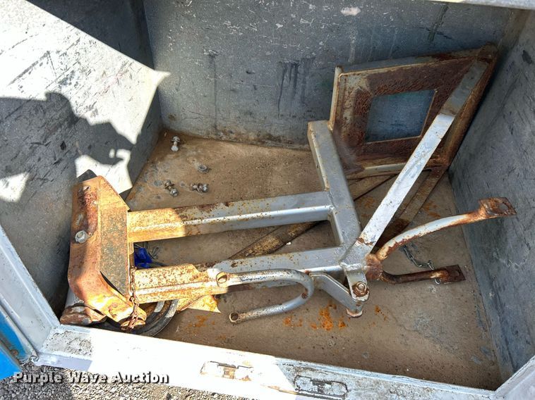 image for item KH9578 2000 Freightliner  FL70 utility / service truck