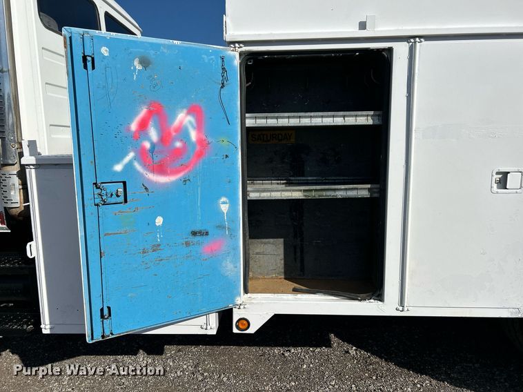 image for item KH9578 2000 Freightliner  FL70 utility / service truck