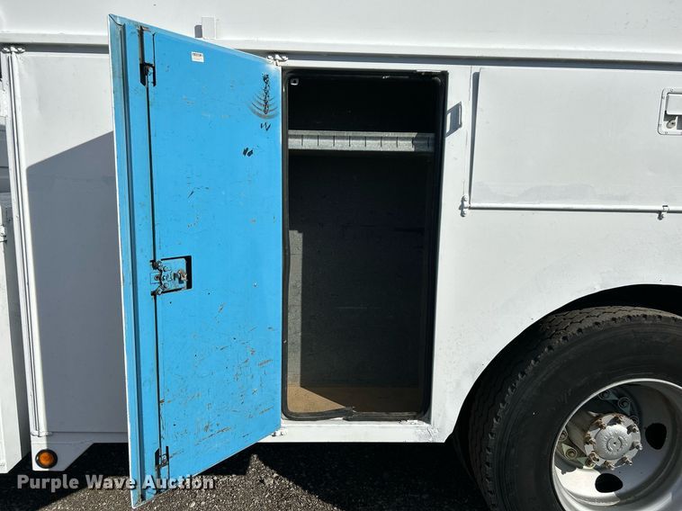 image for item KH9578 2000 Freightliner  FL70 utility / service truck