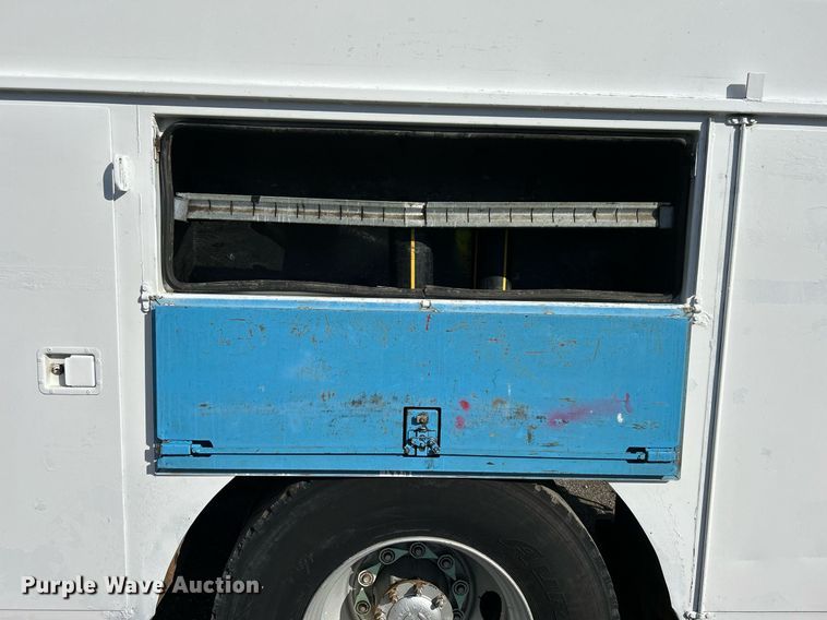 image for item KH9578 2000 Freightliner  FL70 utility / service truck