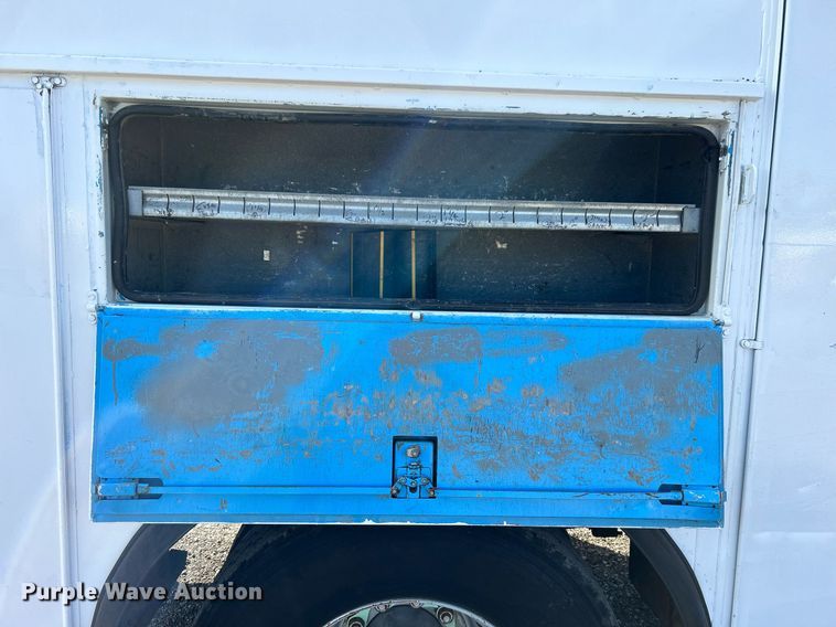 image for item KH9578 2000 Freightliner  FL70 utility / service truck