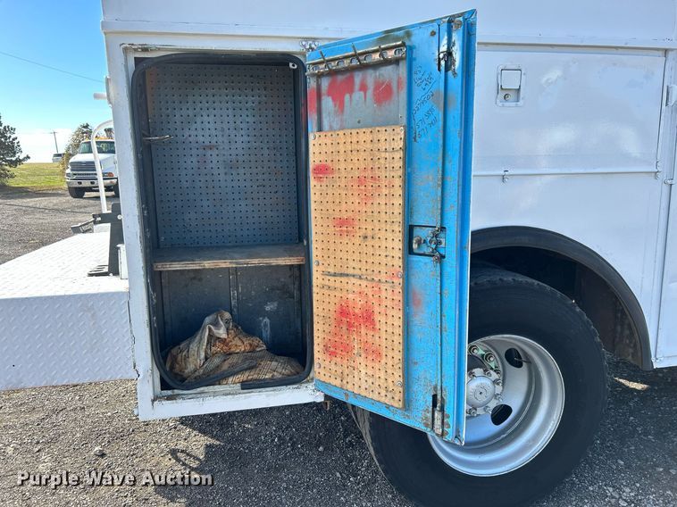 image for item KH9578 2000 Freightliner  FL70 utility / service truck