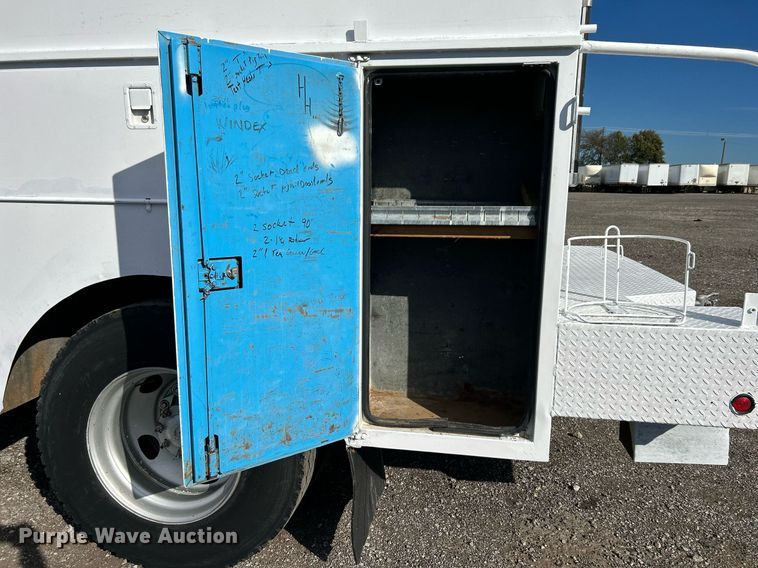 image for item KH9578 2000 Freightliner  FL70 utility / service truck