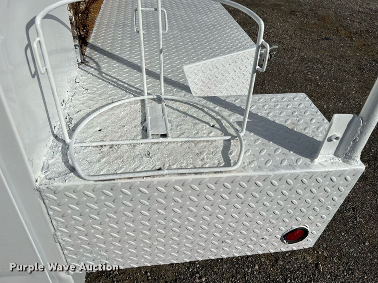 image for item KH9578 2000 Freightliner  FL70 utility / service truck