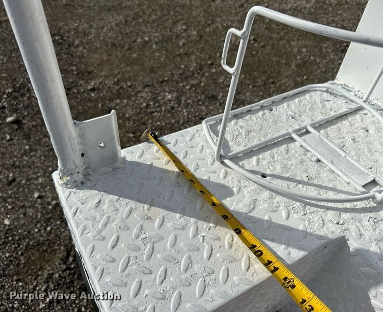 image for item KH9578 2000 Freightliner  FL70 utility / service truck