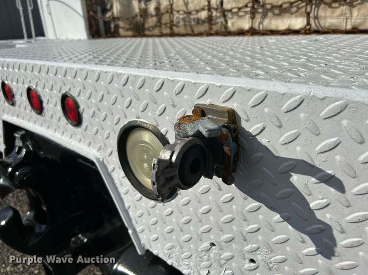 image for item KH9578 2000 Freightliner  FL70 utility / service truck